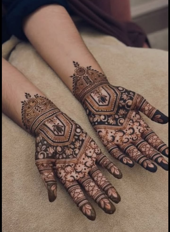 Amazing Royal Front Hand Mehndi Design (2)