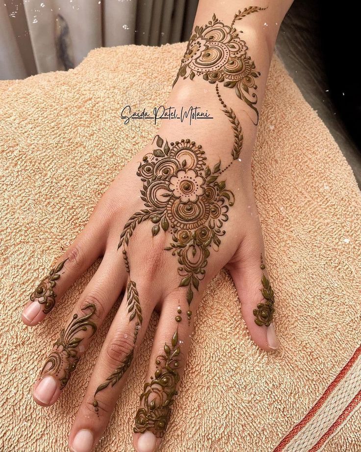 Easy Mehndi Design Beautiful (22) Easy Mehndi Design Beautiful (22)