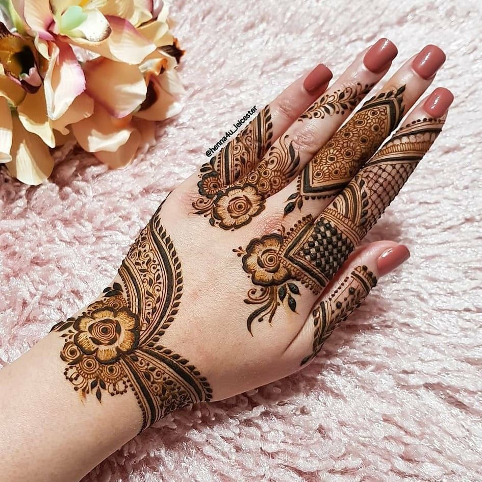 Modern Royal Hand Mahndi Design (1)