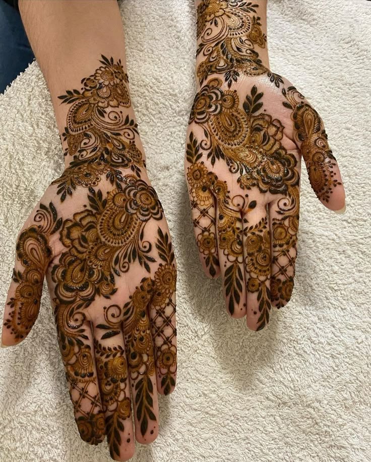 Modern Royal Hand Mahndi Design (11)