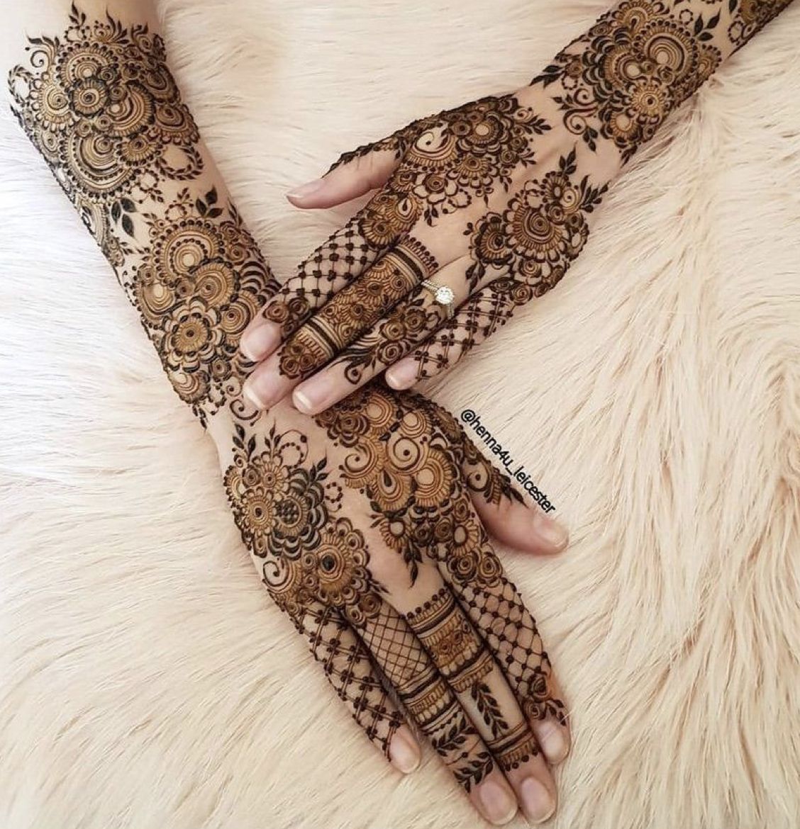 Modern Royal Hand Mahndi Design (15)