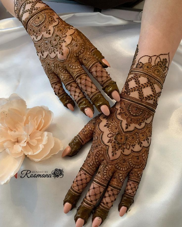 Modern Royal Hand Mahndi Design (18)