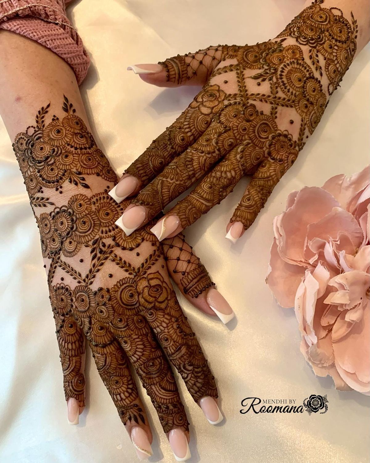 Modern Royal Hand Mahndi Design (20)