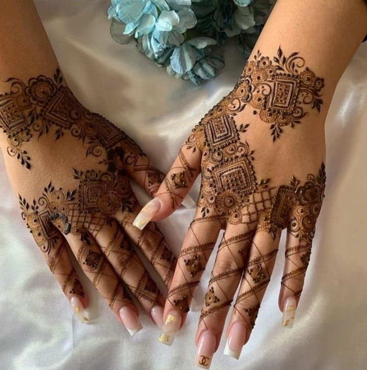 Modern Royal Hand Mahndi Design (23)