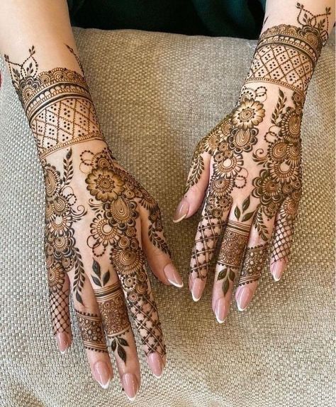 Modern Royal Hand Mahndi Design (26)