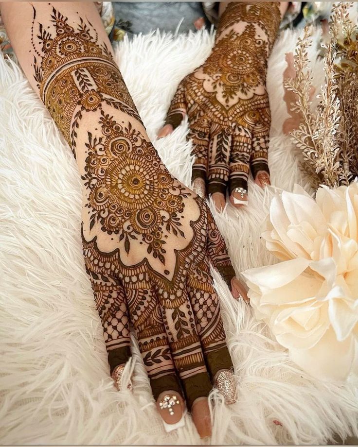 Modern Royal Hand Mahndi Design (27)