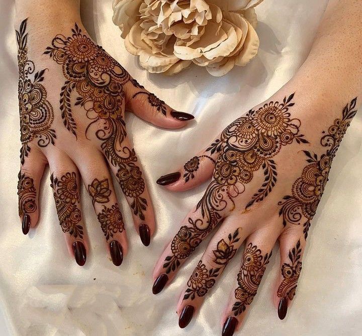 Modern Royal Hand Mahndi Design (31)