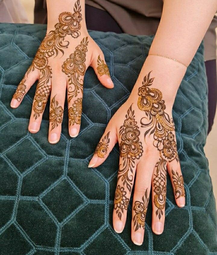Modern Royal Hand Mahndi Design (32)