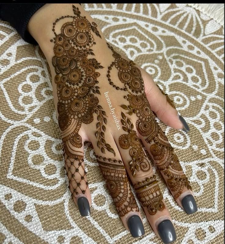Modern Royal Hand Mahndi Design (40)