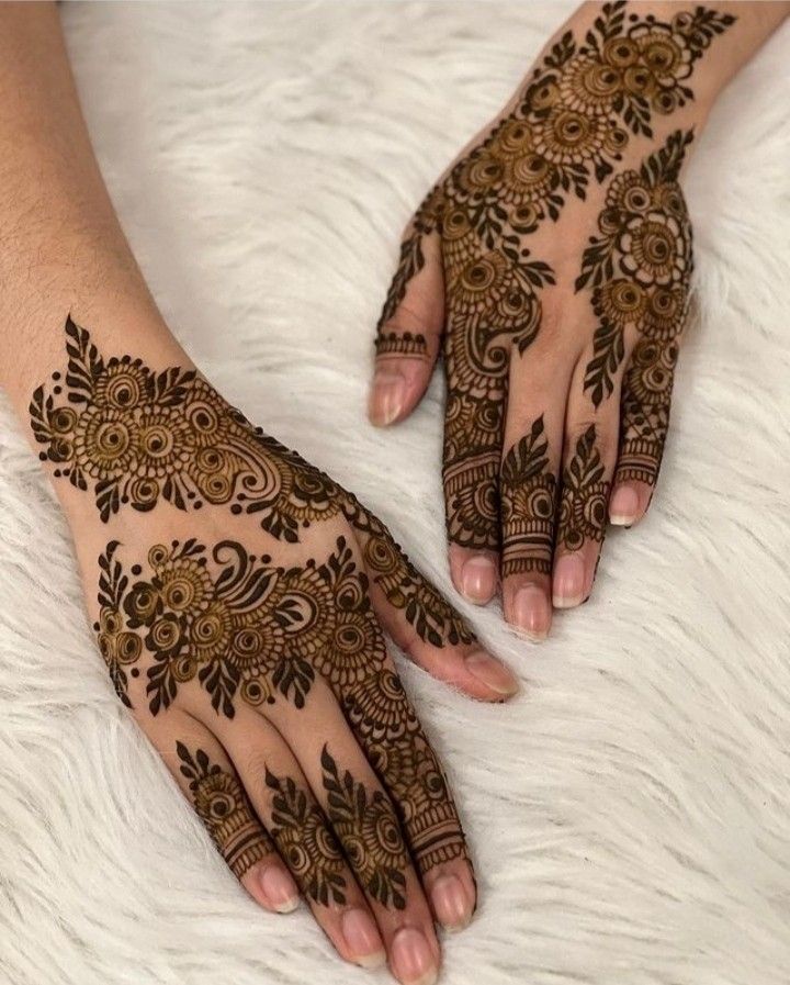 Modern Royal Hand Mahndi Design (41)