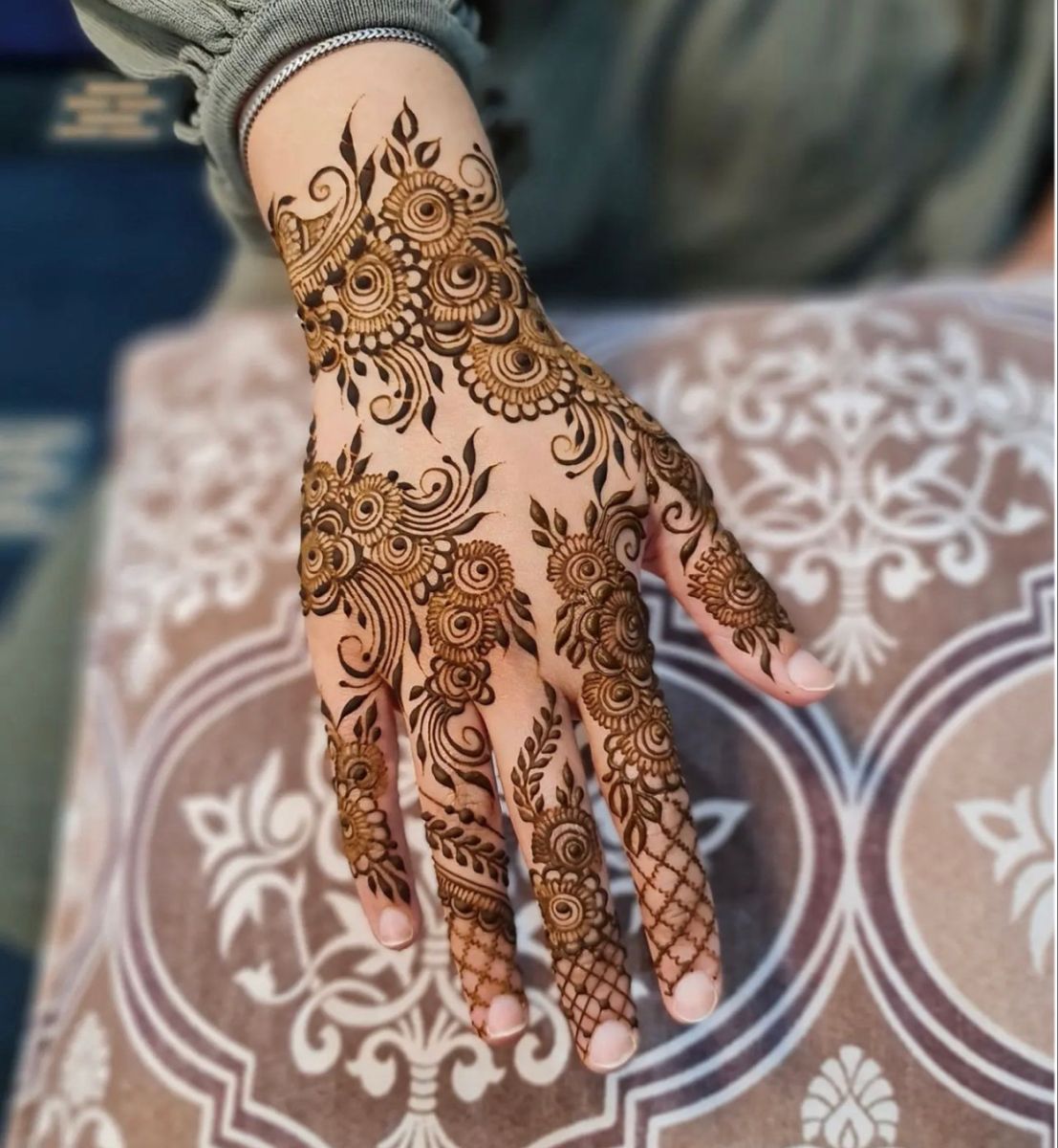 Modern Royal Hand Mahndi Design (42)