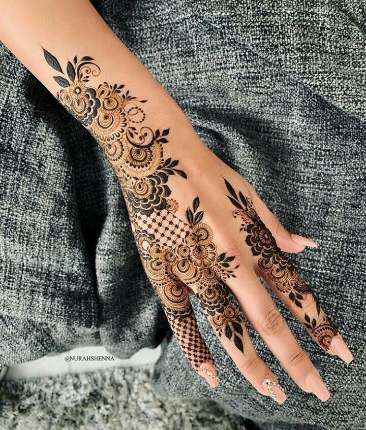 Modern Royal Hand Mahndi Design (47)