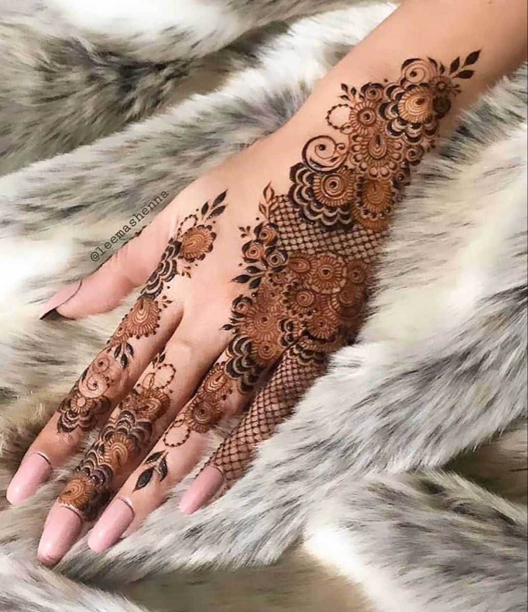 Modern Royal Hand Mahndi Design (48)