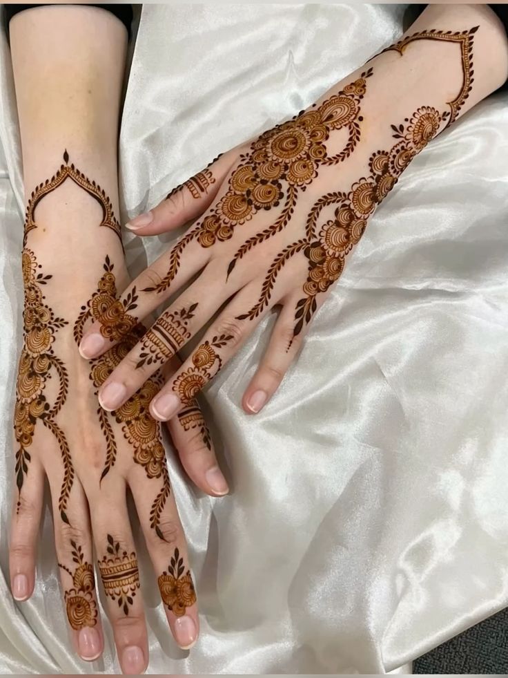Modern Royal Hand Mahndi Design (50)