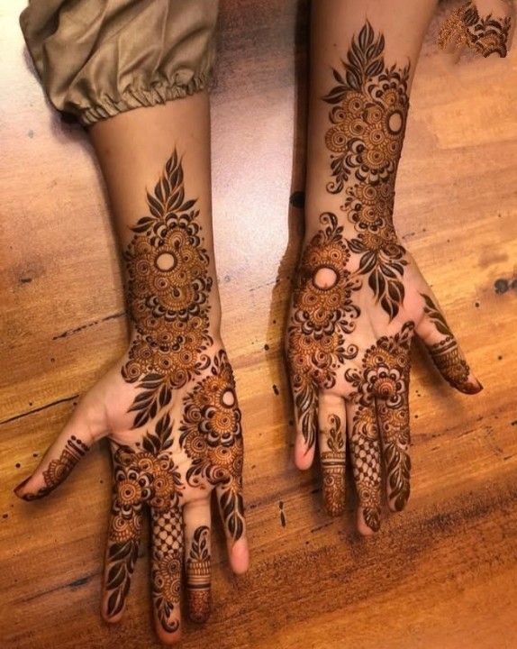 Modern Royal Hand Mahndi Design (8)