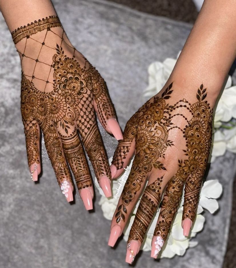 Modern Royal Hand Mahndi Design (9)