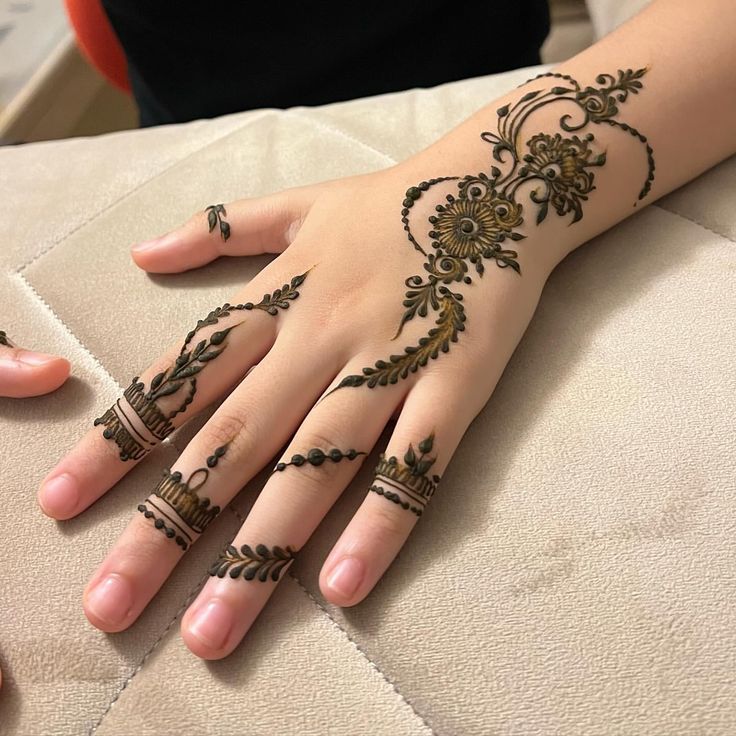 New Simple Mehndi Design (22)