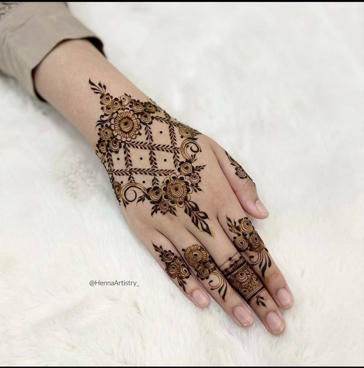Punjabi Royal Mehndi Design (41) Punjabi Royal Mehndi Design (41)