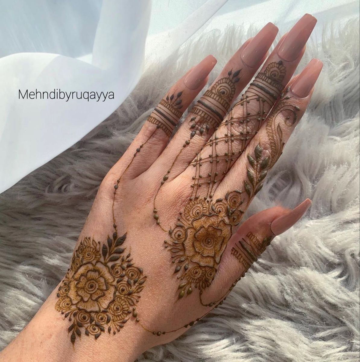 Royal Easy and Beautiful Mehndi Design (33) Royal Easy and Beautiful Mehndi Design (33)