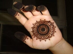 imgi 287 cute mehndi designs for kids 1 300x225