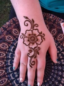 imgi 383 cute and simple mehndi designs for kids easy and beautiful 2 225x300