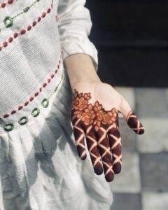 imgi 404 simple dubai mehndi design front hand 2 240x300