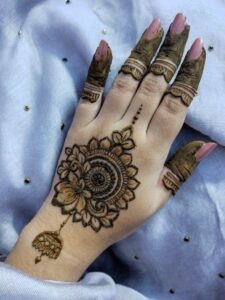 imgi 422 cute mehndi designs for kids 2 225x300