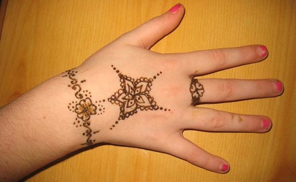 imgi 48 simple mehndi for kids15