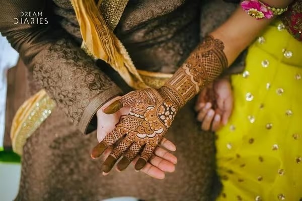 imgi 60 flowers with meshwork front hand mehndi 1024x683