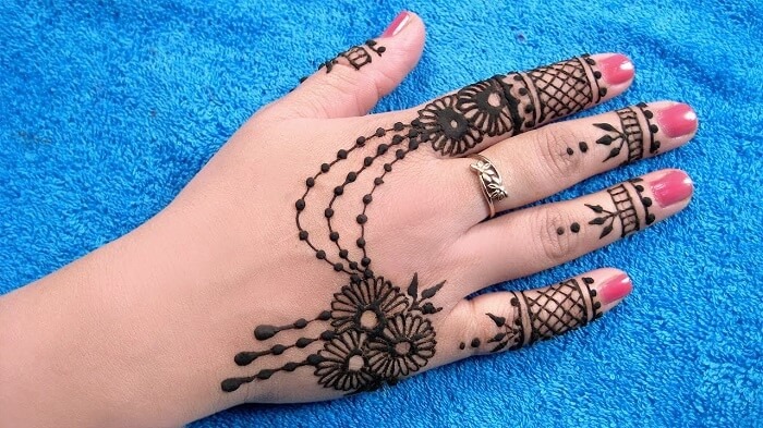 imgi 9 Ornamental Mehndi Designs for Fingers1 imgi 9 Ornamental Mehndi Designs for Fingers1