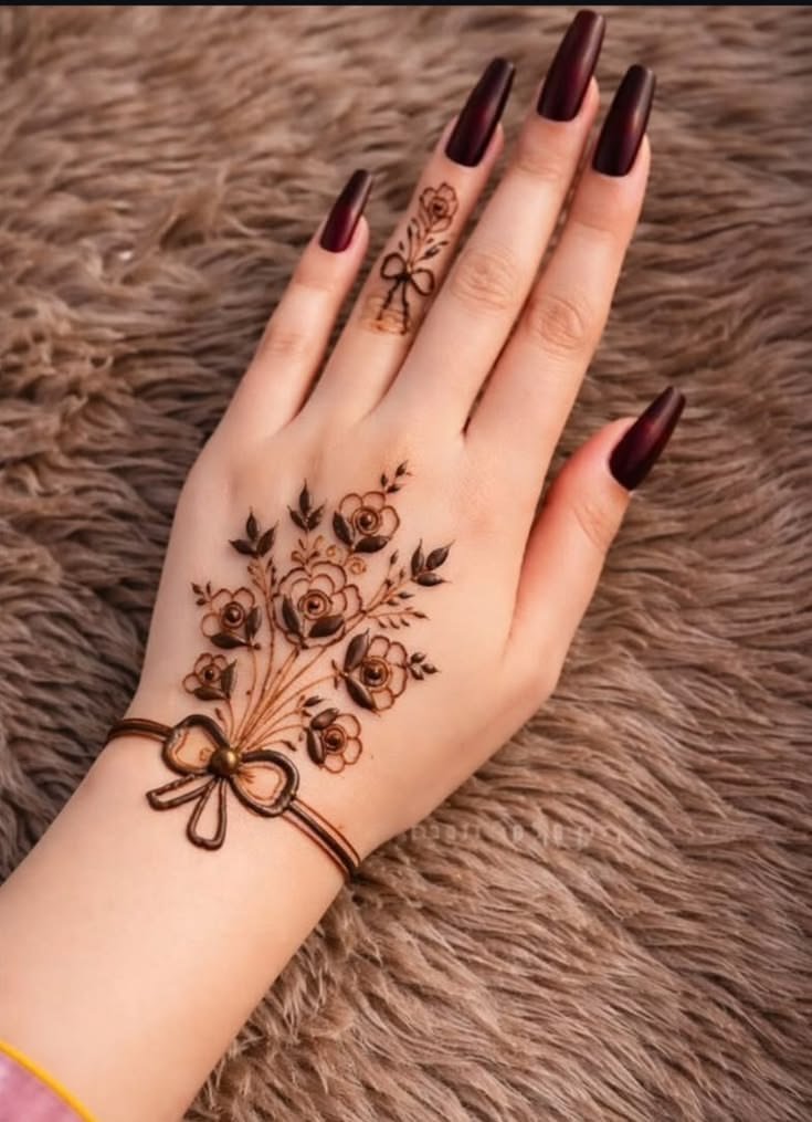 Aesthetic mehndi design upper hand (3)