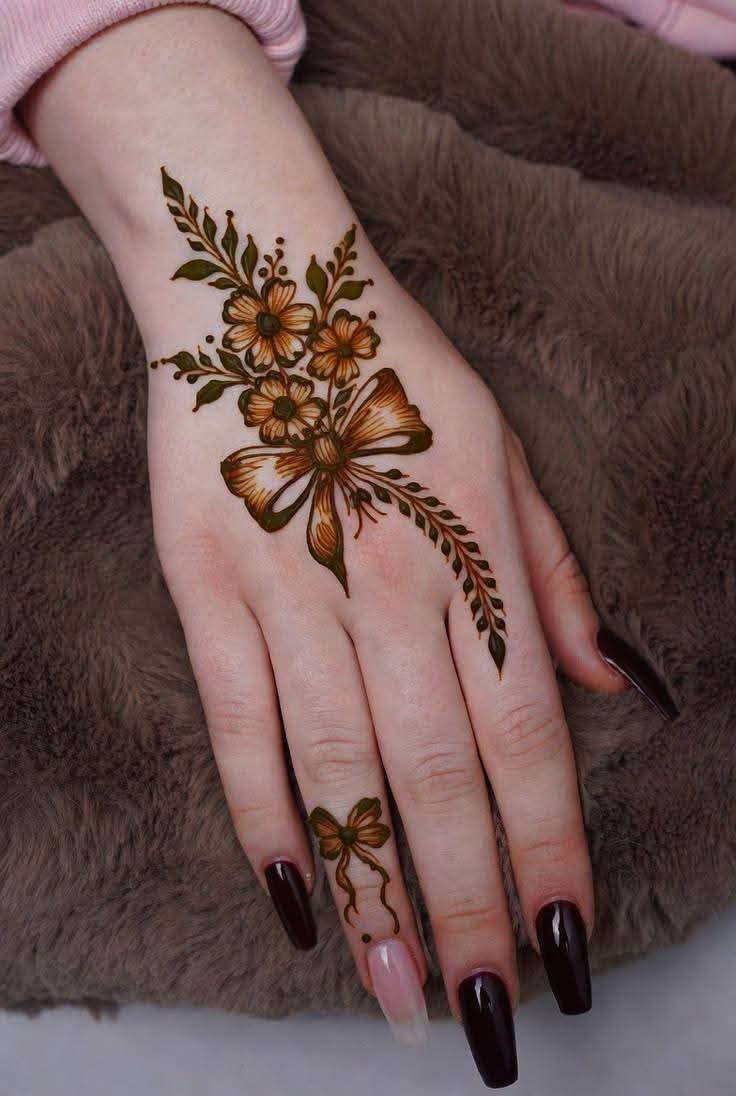 Aesthetic mehndi design upper hand (4)
