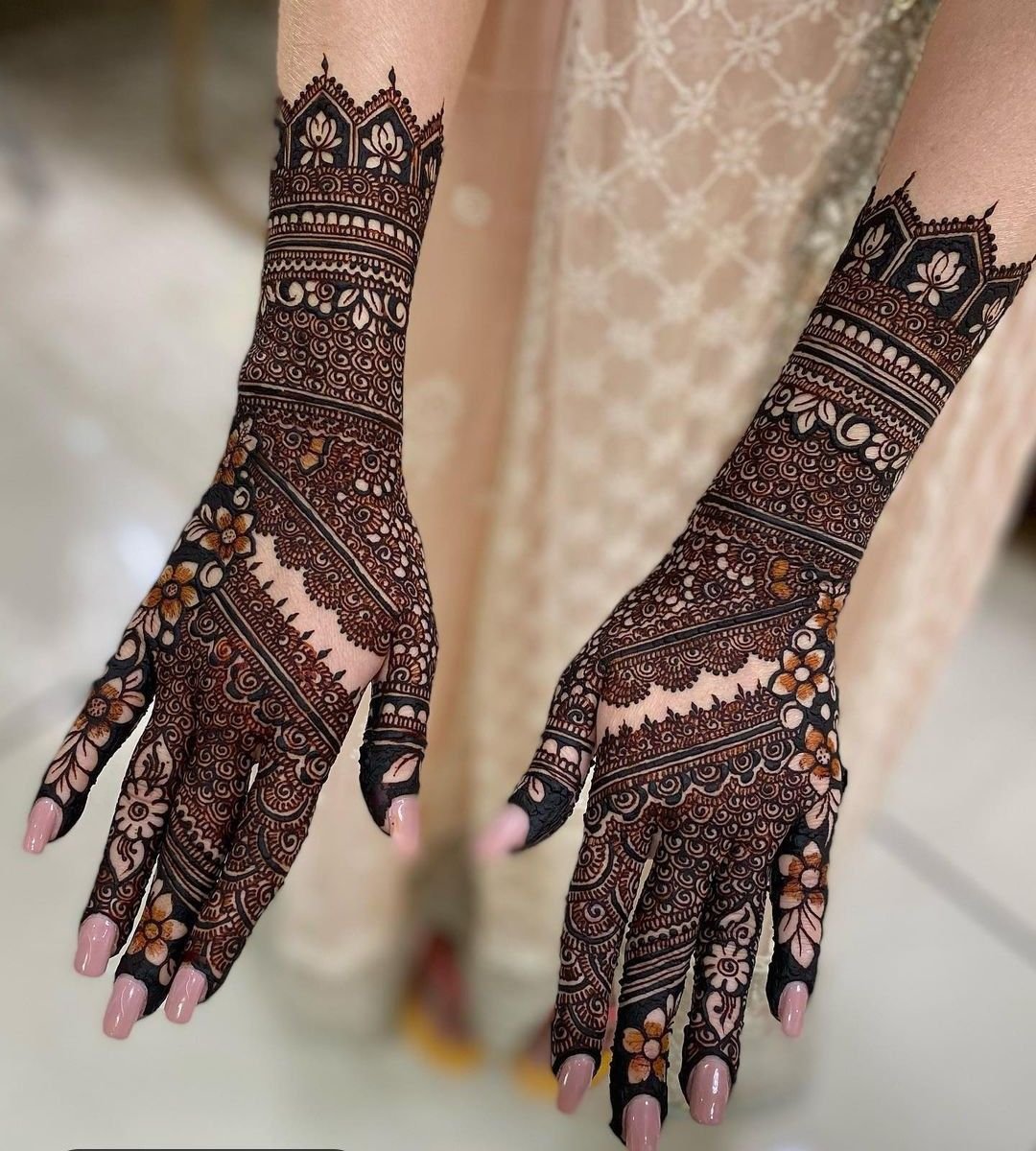 Easy modern full hand mehndi design Easy modern full hand mehndi design