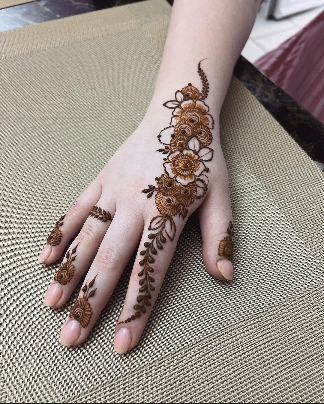 Simple bridal mehndi