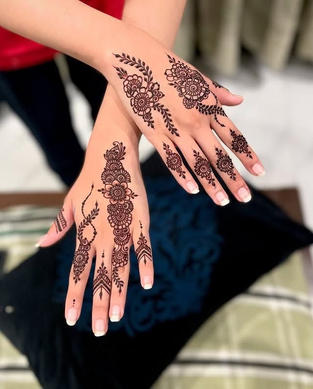 Simple mehndi design upper hand (2) Simple mehndi design upper hand (2)