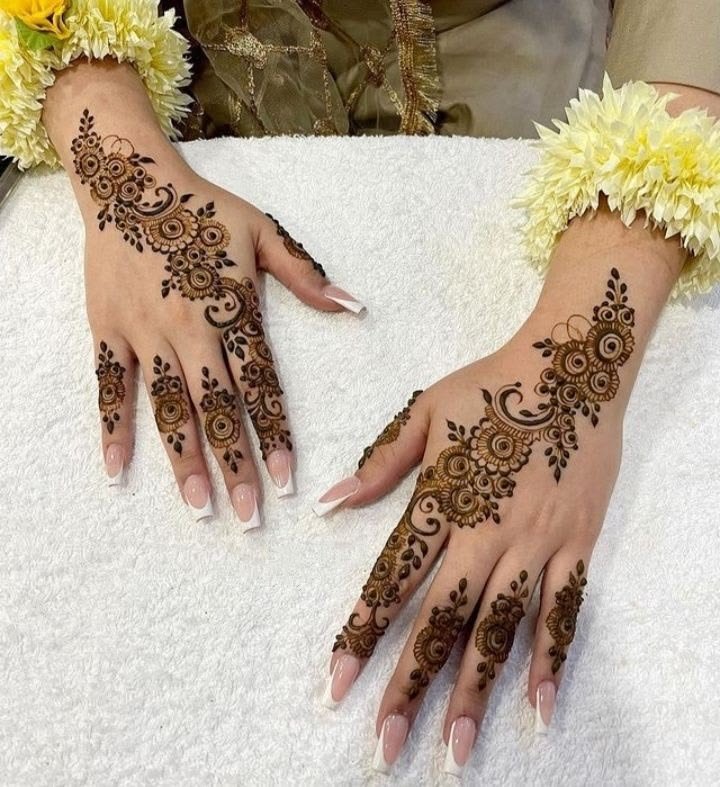 Simple mehndi design upper hand (3)