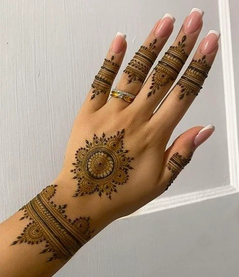Simplicity Bloom Delicate Henna Designs