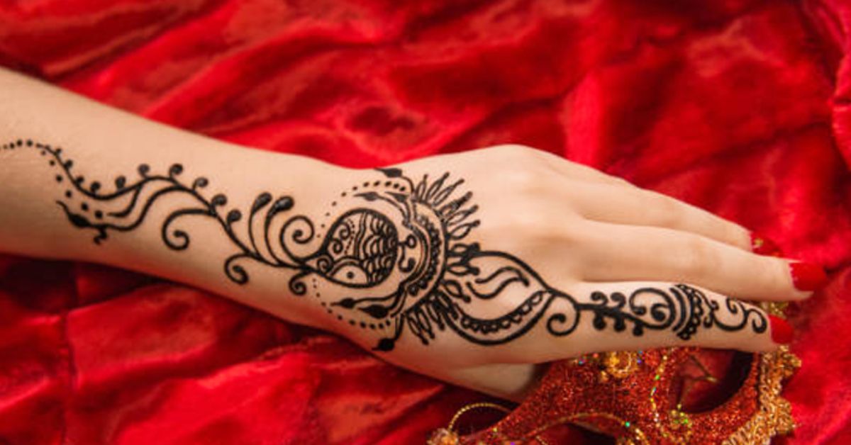aesthetic one side mehndi design