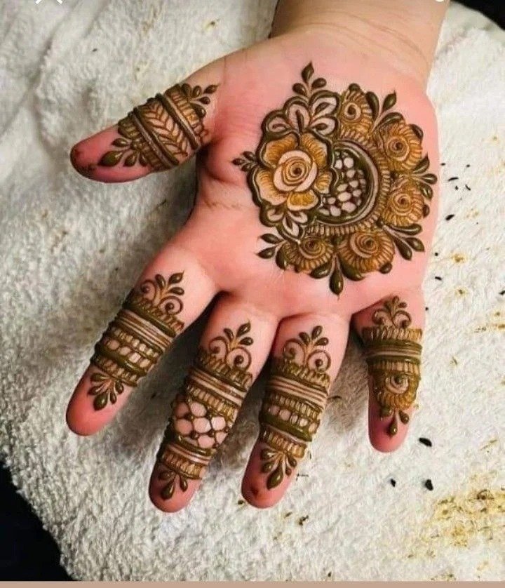 Attractive Floral Mehndi Design for Front Hand