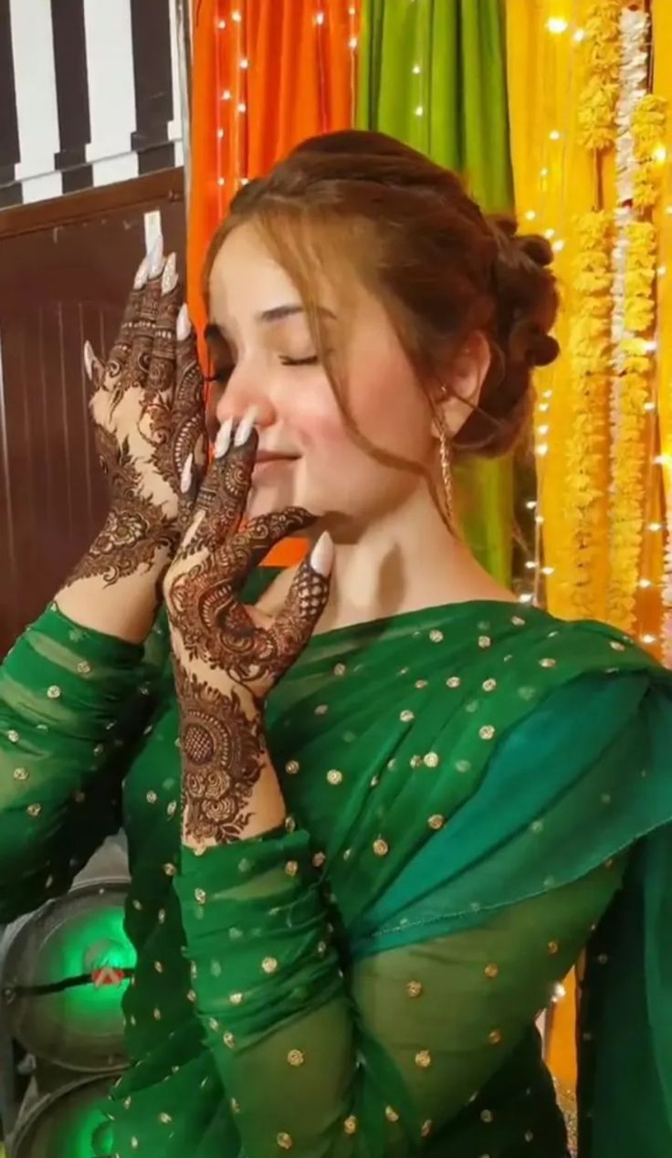 Back Hand Mehndi Design