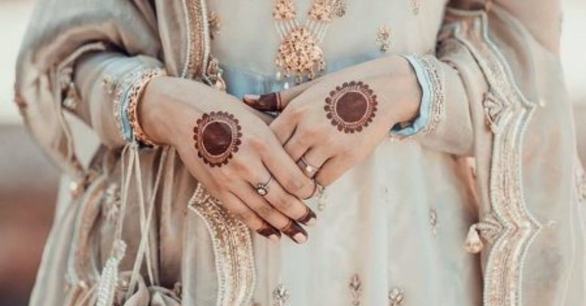 Minimal mehndi design