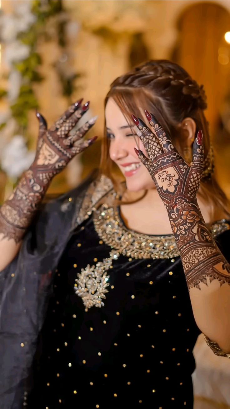 Rabeeca Khan Mehndi Design