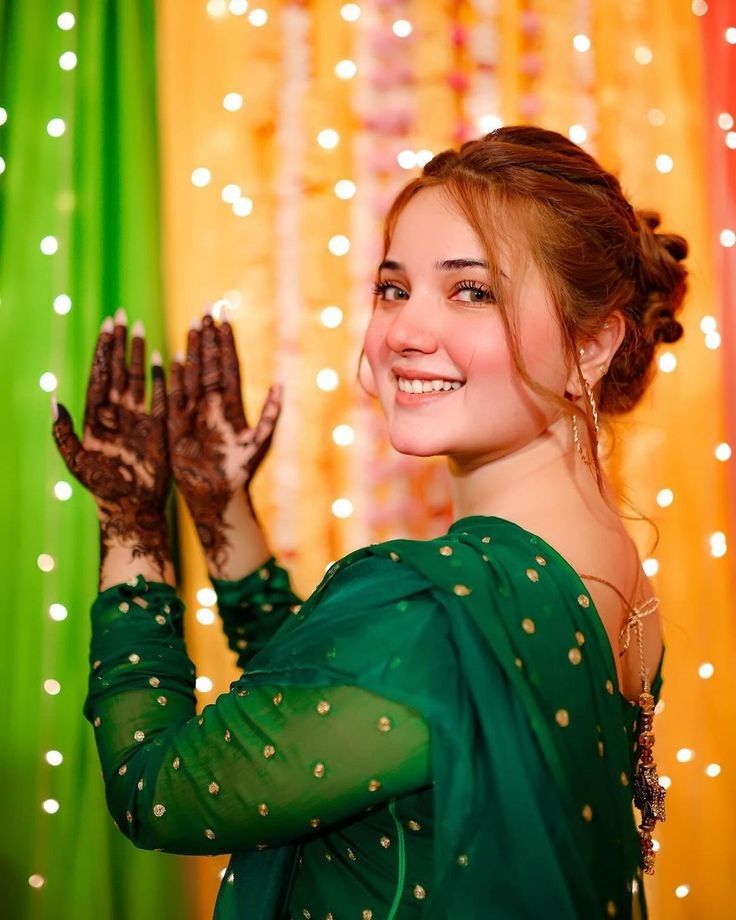 Rabeeca Khan Mehndi Look