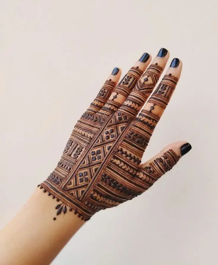 back hand bharwa mehndi design simple