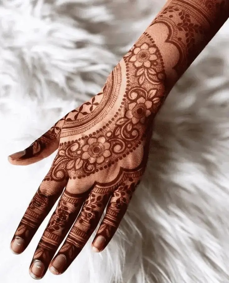 half hand bharwa mehndi design