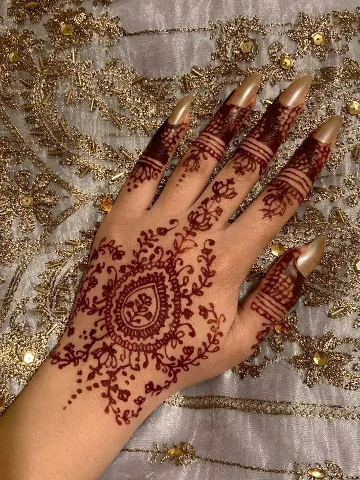 simple bharwa mehndi design