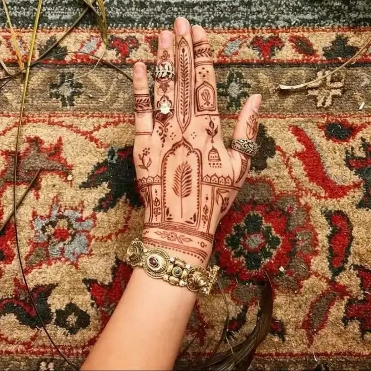 stylish bharwa mehndi design