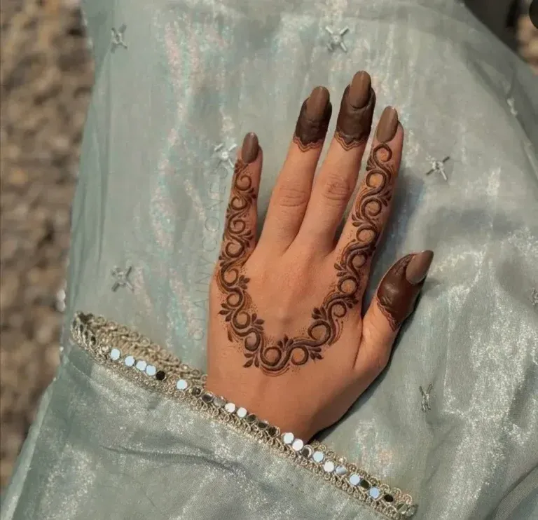 Beautiful Mehndi Design for Girls