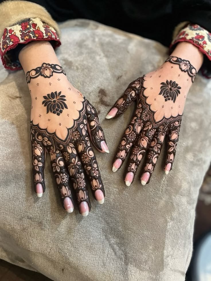 Bridal Henna New Mehndi Design