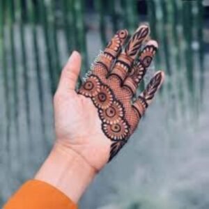 Short Mehndi Design for Front Hand Short Mehndi Design for Front Hand